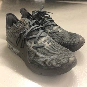 Black Nike Airmax sneakers